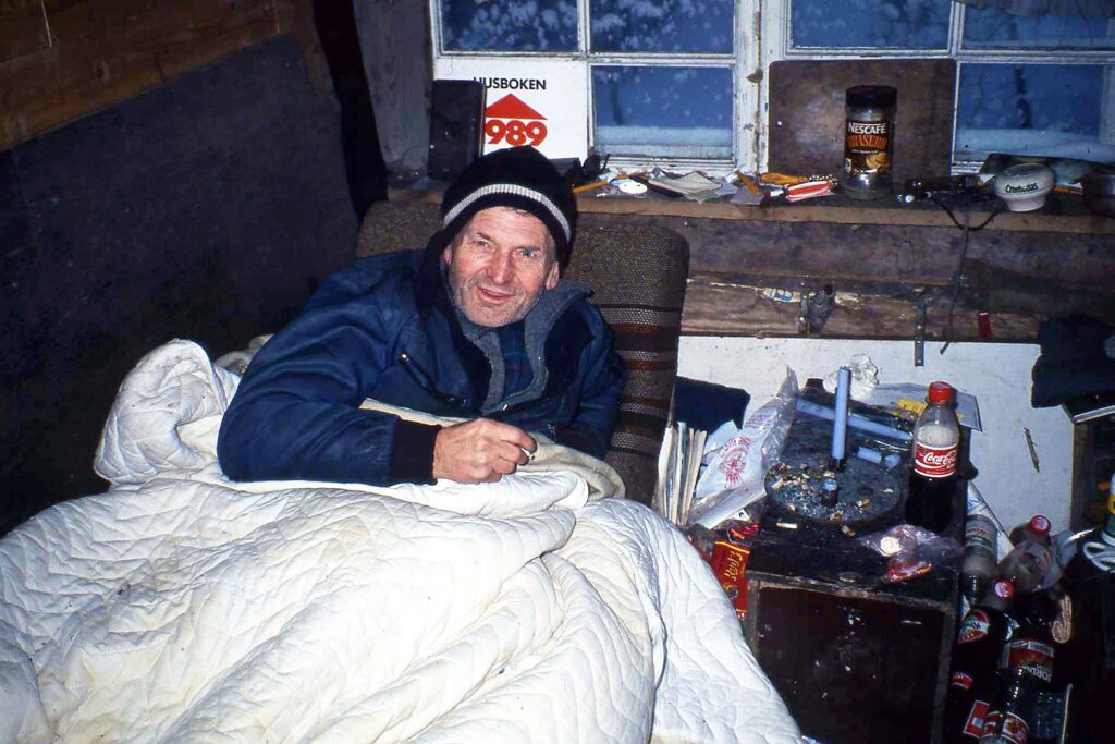 Harald Grande i hytta si i Oslomarka på formiddagen 24. desember 1993. Foto: Håvard Pedersen.