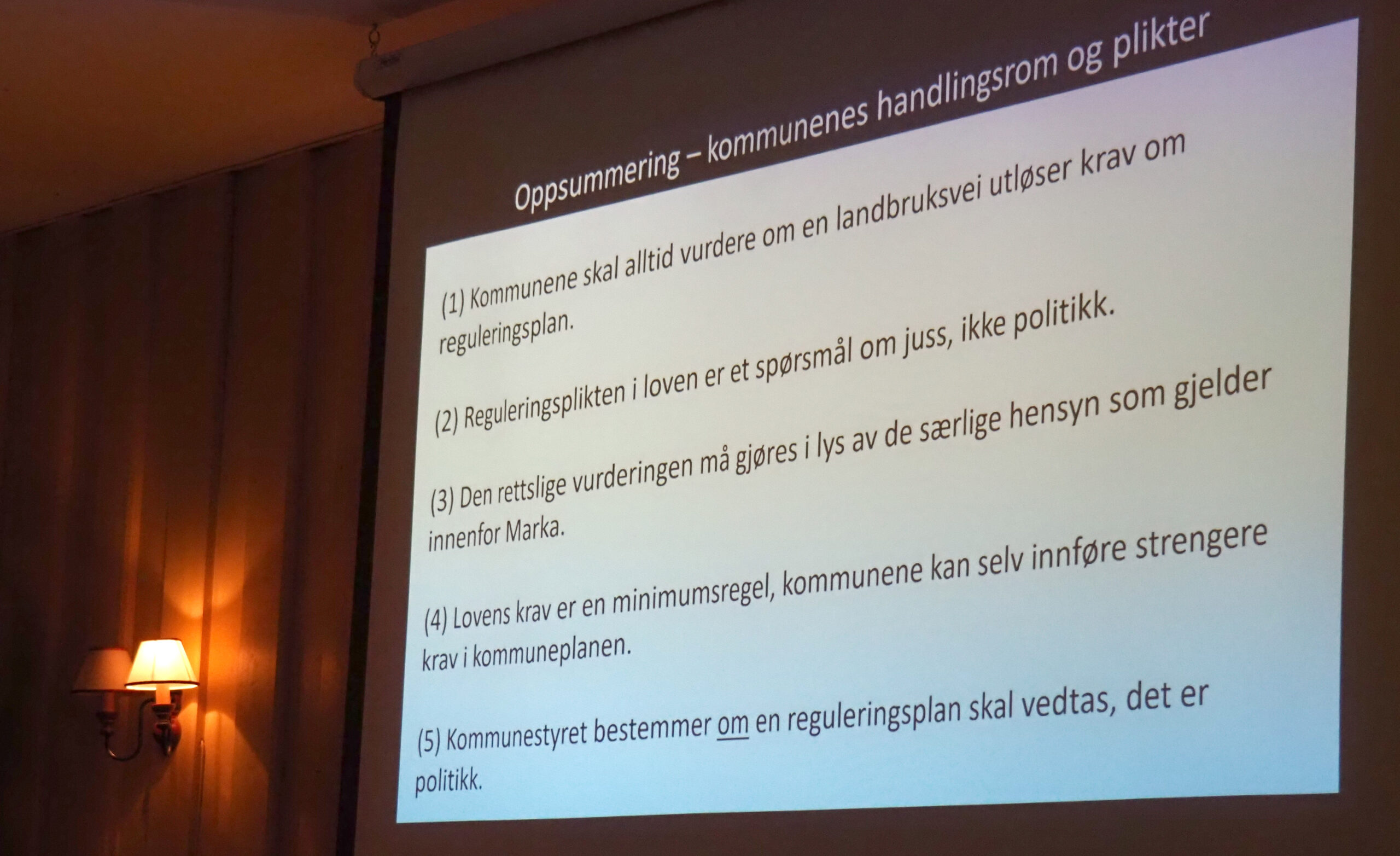 Viktige budskap fra Fredrik Holth: Markaloven inneholder minimumsregler, og kommunene kan derfor selv innføre strengere krav i kommuneplanen. Foto: Bjarne Røsjø.