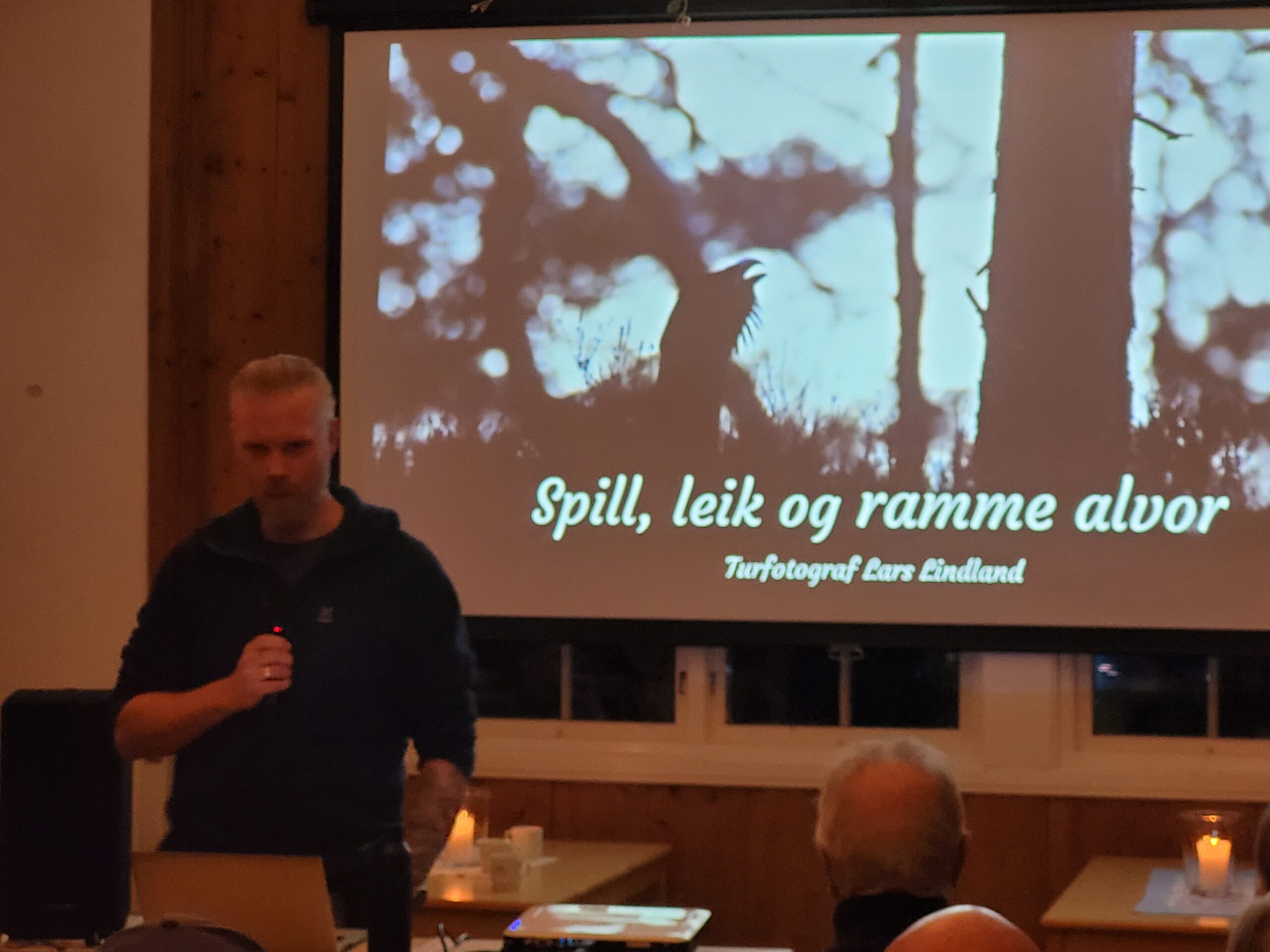Lars Lindland holdt et engasjerende foredrag. Foto: Torbjørn Andersen