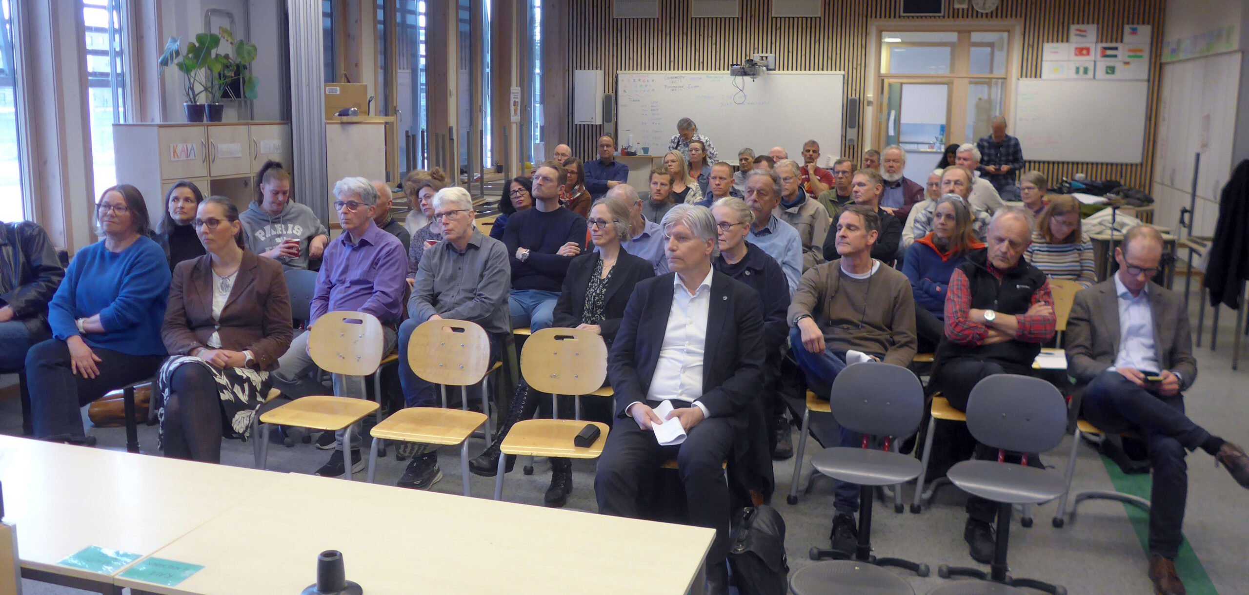 Folkemøtet på Solheim skole i Lørenskog var godt besøkt.