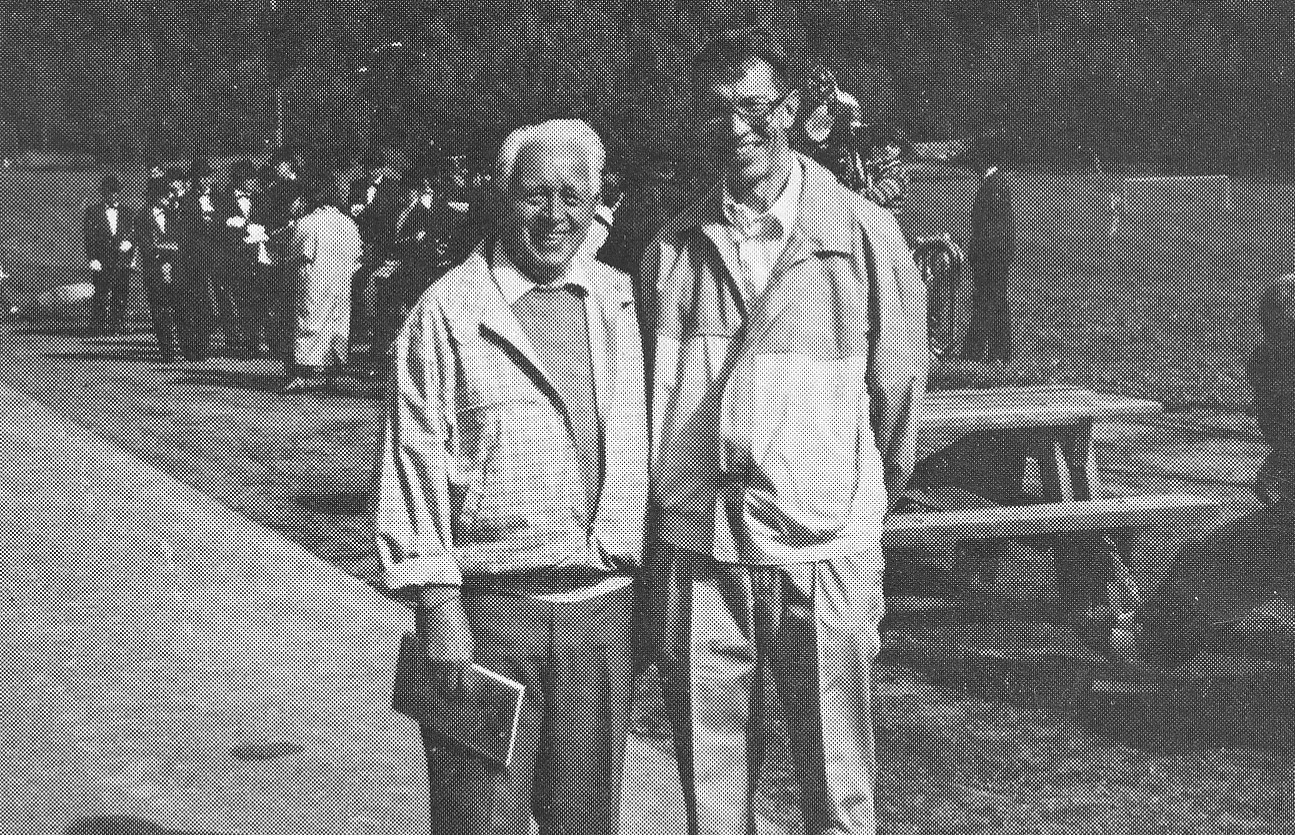 Reidar Eriksen (t.v.) var saksordfører da Oslos bystyre diskuterte kjøpet av Rausjø i 1963, og tre år senere ble Østmarkas Venners første leder. På bildet er han sammen med den daværende ØV-lederen Kai Ekanger i september 1989. Foto: ØV.