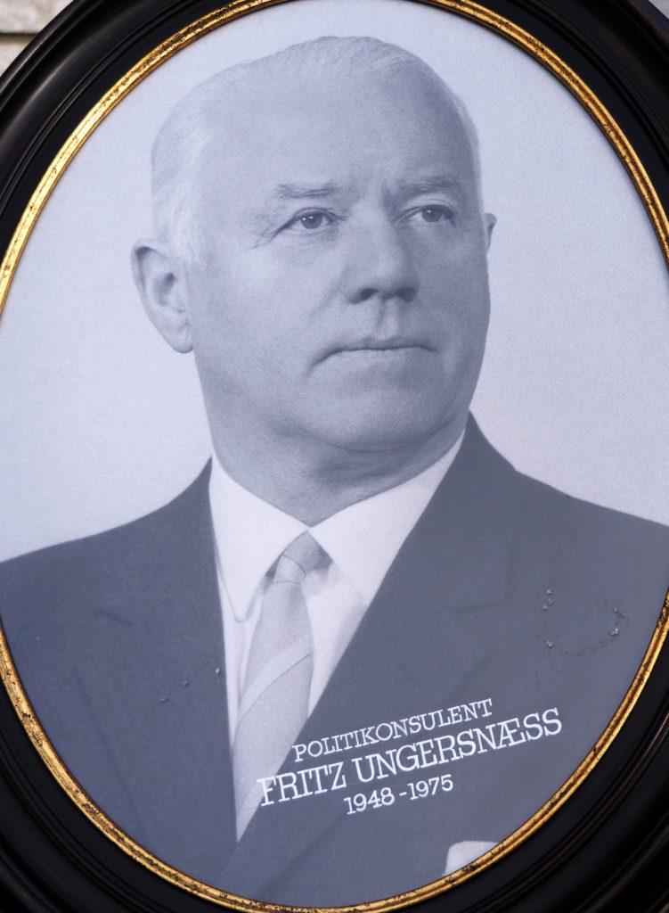 Fritz Ungersnæss var ordfører i Enebakk i sju perioder, fra 1948 til 1975. Foto: Fra formannskapssalen i herredshuset.