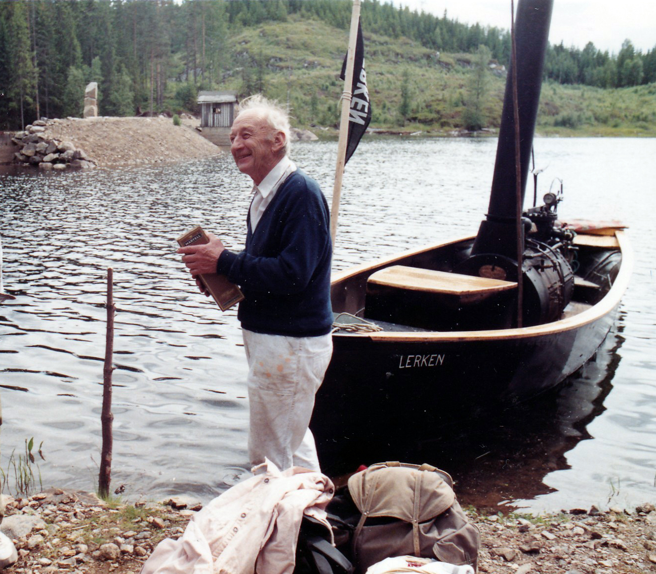 Ulf Oppegaard var skogbruker, lokalhistoriker og kommunepolitiker i Enebakk. Bildet er tatt under en utflukt med dampbåten «Lerken» på Børtervann i 1991. Foto: Bjarne Røsjø.