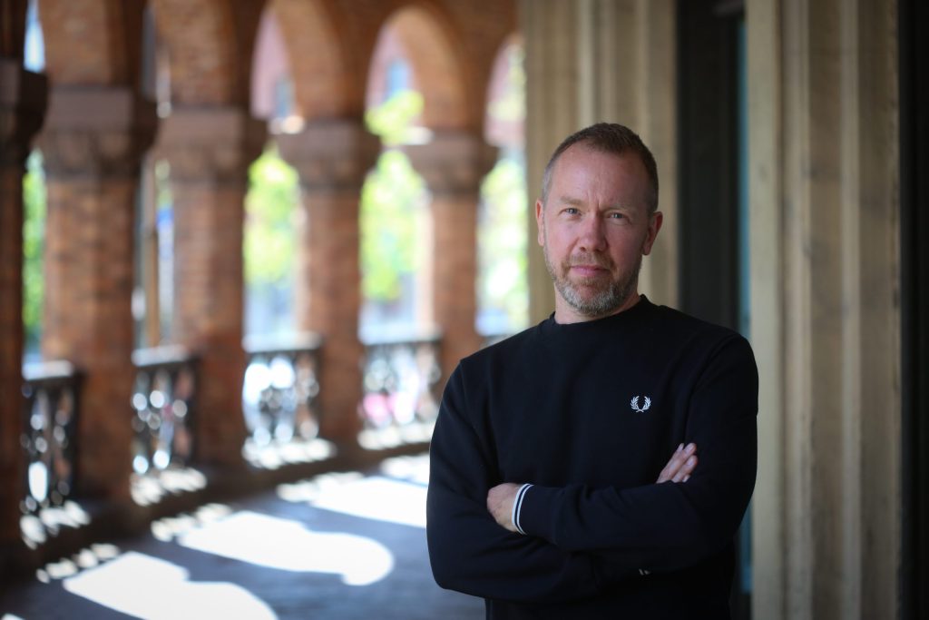 Historikeren, forfatteren og fagforeningsmannen Jonas Bals kommer til Sarabråten. Foto: Siw Pessar, Res Publica.