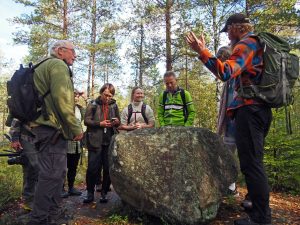 mennesker hvert år. Men dette er mer enn en stein: Den er et helt samfunn. Foto: Bjarne Røsjø