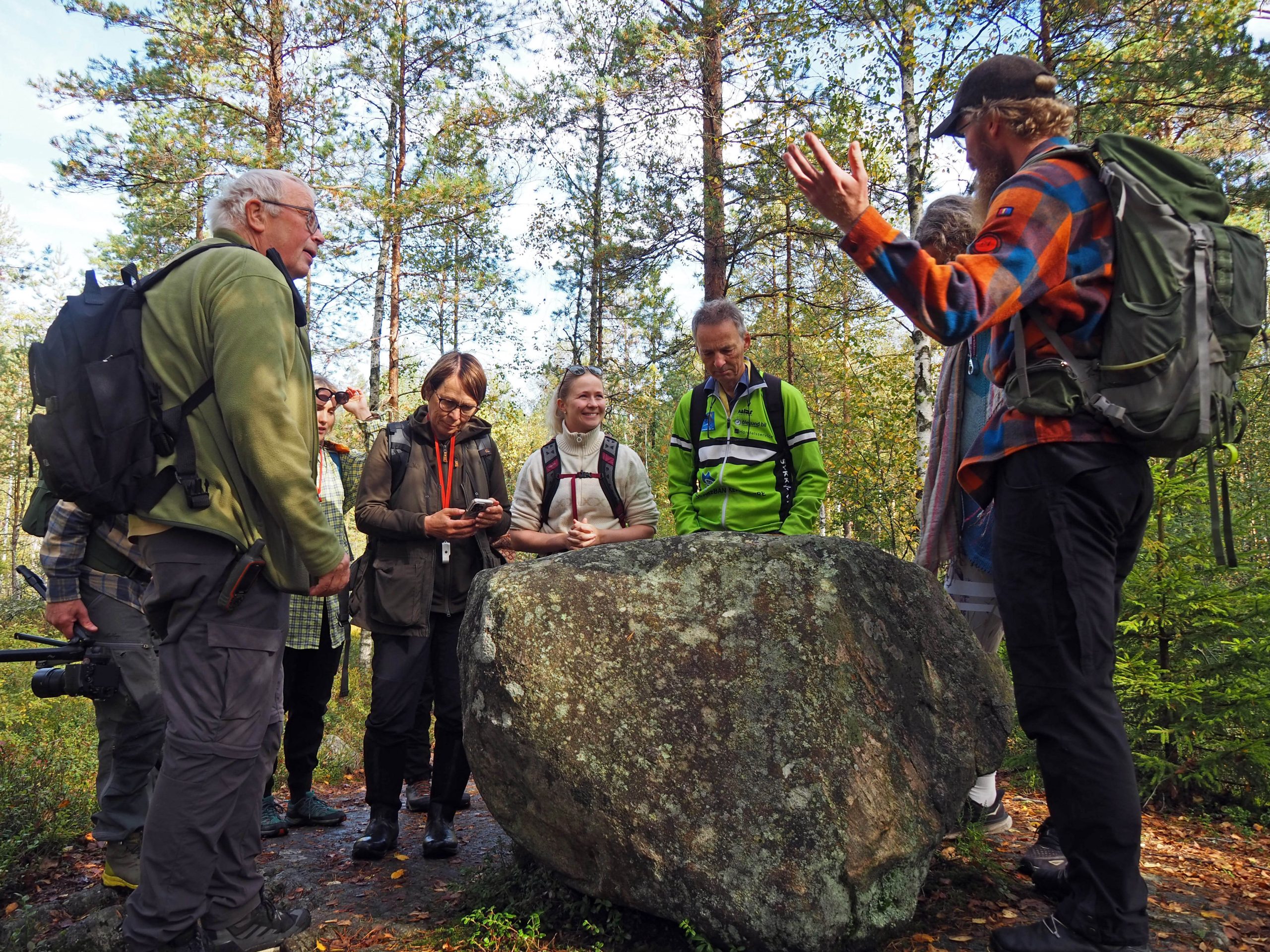 mennesker hvert år. Men dette er mer enn en stein: Den er et helt samfunn. Foto: Bjarne Røsjø