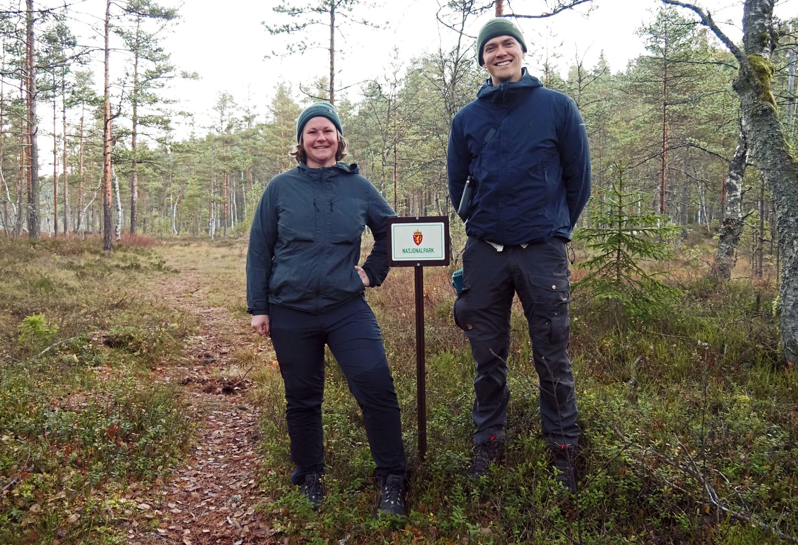 Maylinn Stomperud og Nikolai Bilet er Østmarkas aller første nasjonalparkforvaltere. Foto: Bjarne Røsjø.