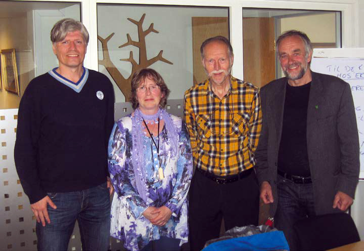 Ola Elvestuen og tre fornøyde styremedlemmer 14. mai 2012: Helga Gunnarsdóttir, Sigmund Hågvar og Johan G. Elllingsen. Foto: Eivind Nikolaisen.